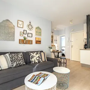 https://apt-charming-2-bedroom-at-iconic-triana-neighborhood.es-andalucia.com